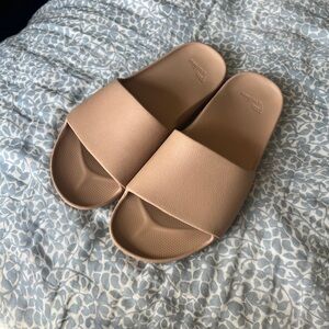 Archie’s Women's Tan Slide Sandals